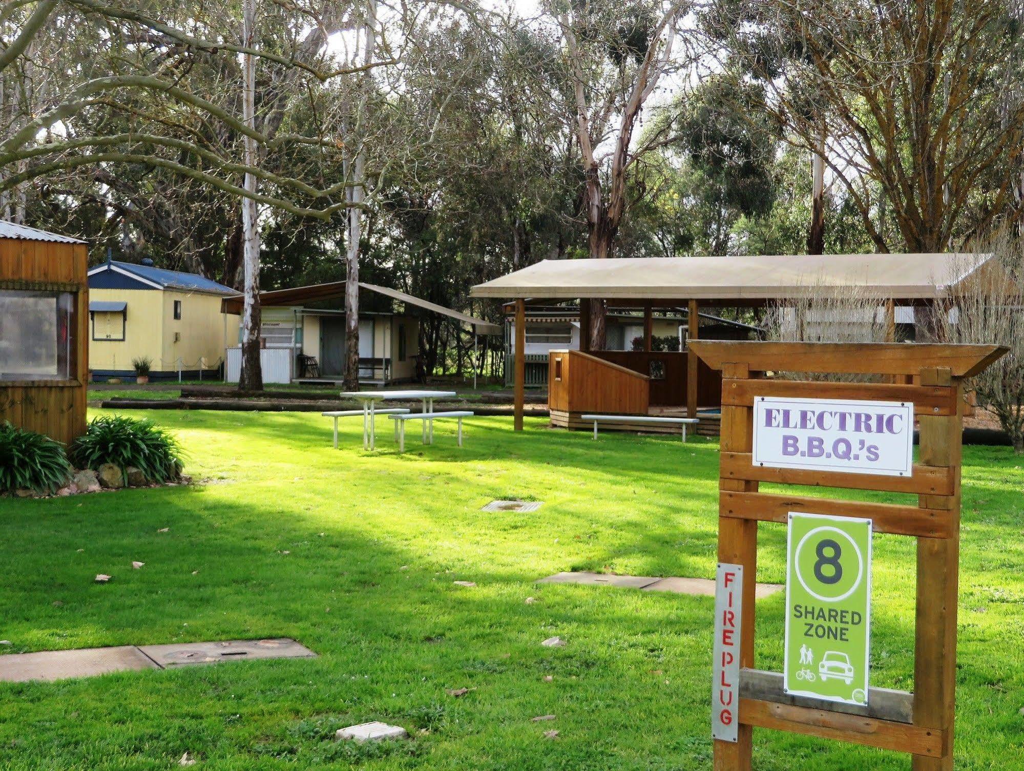 Yea Riverside Caravan Park Экстерьер фото